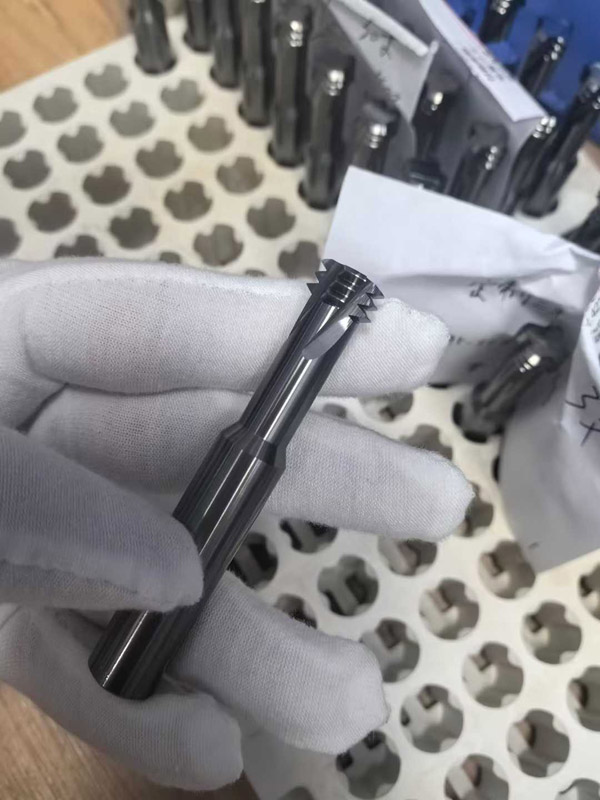通用型螺纹铣刀-加工不锈钢，铸铁，超深孔，调质料